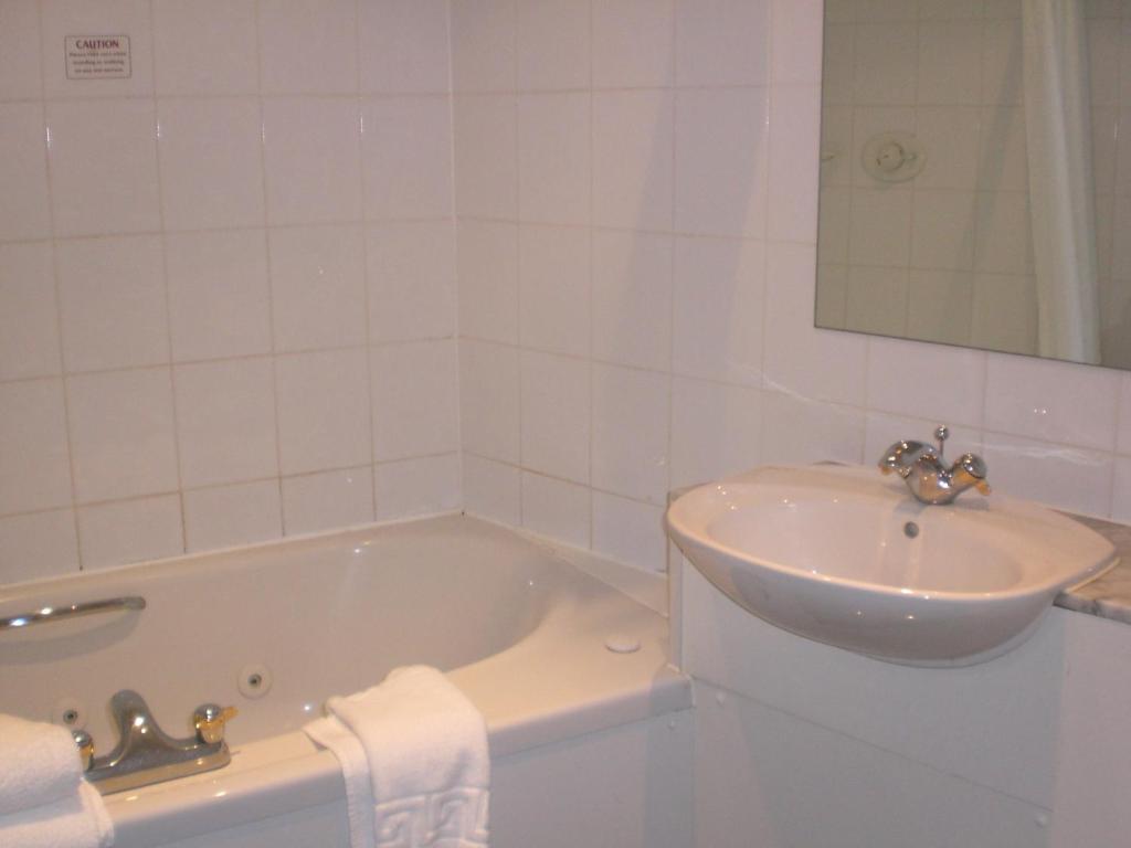 Suite with Balcony,944554468:JPEG